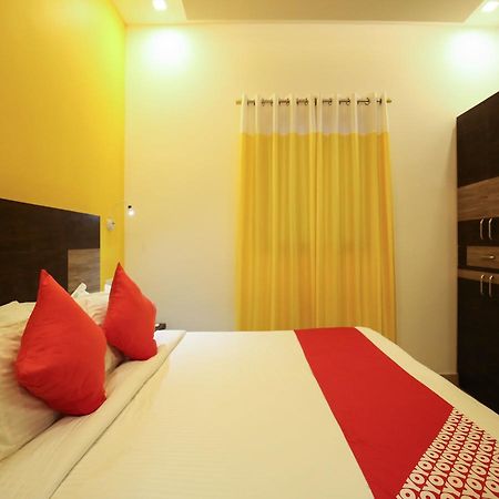 Oyo 10152 Rail View Residency Hotel Alappuzha Luaran gambar