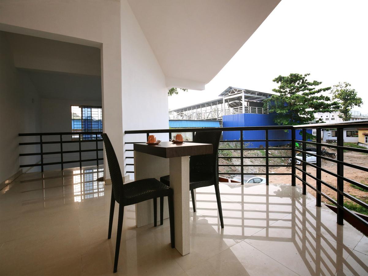 Oyo 10152 Rail View Residency Hotel Alappuzha Luaran gambar